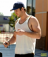 liamhemsworthorg005.jpg
