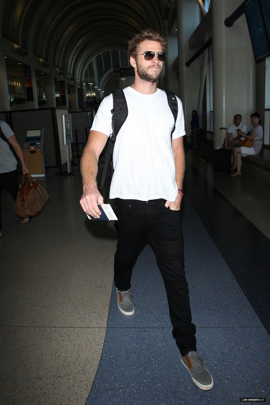 liamhemsworthorg619.jpg