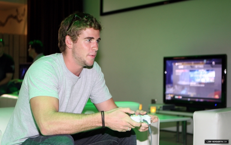 liamhemsworthorg00030.jpg