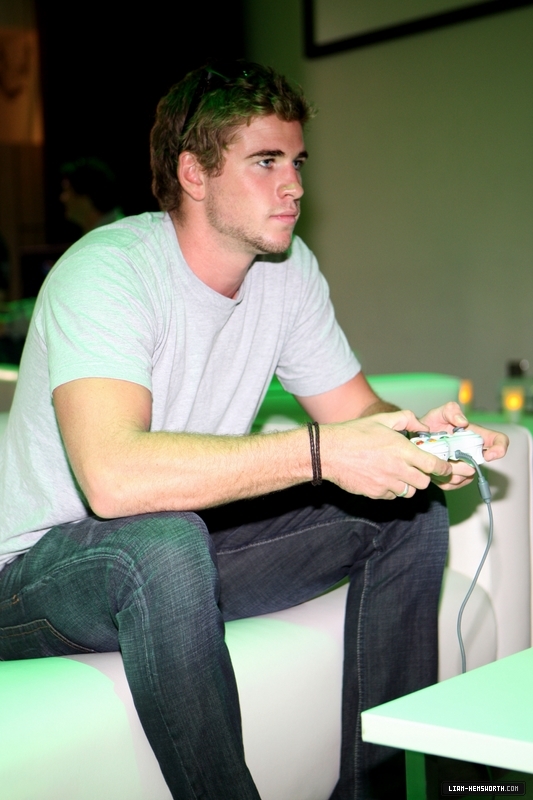 liamhemsworthorg00031.jpg