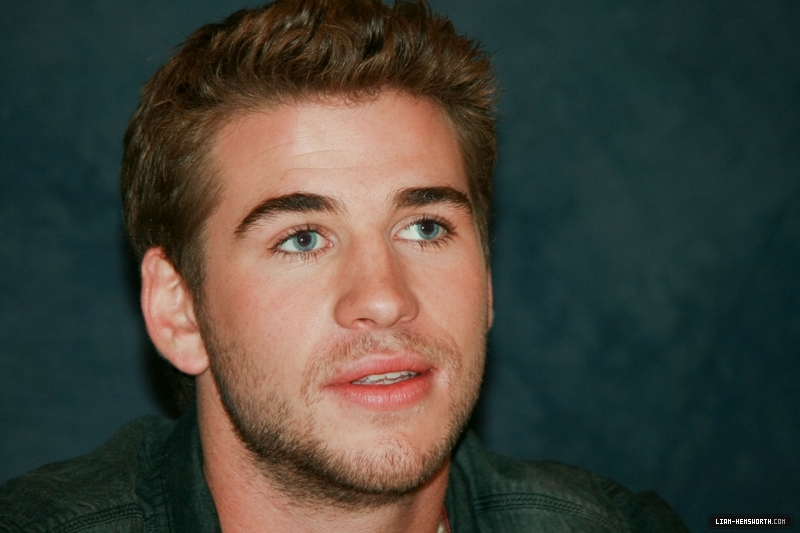 liamhemsworthorg00694.jpg