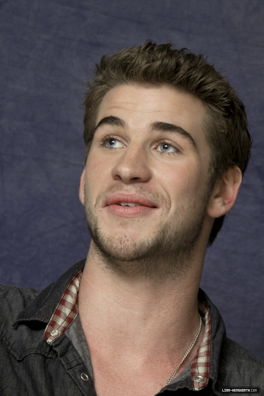 liamhemsworthorg00695.jpg