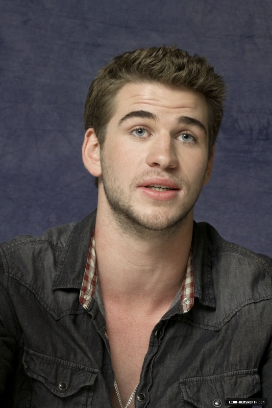 liamhemsworthorg00718.jpg