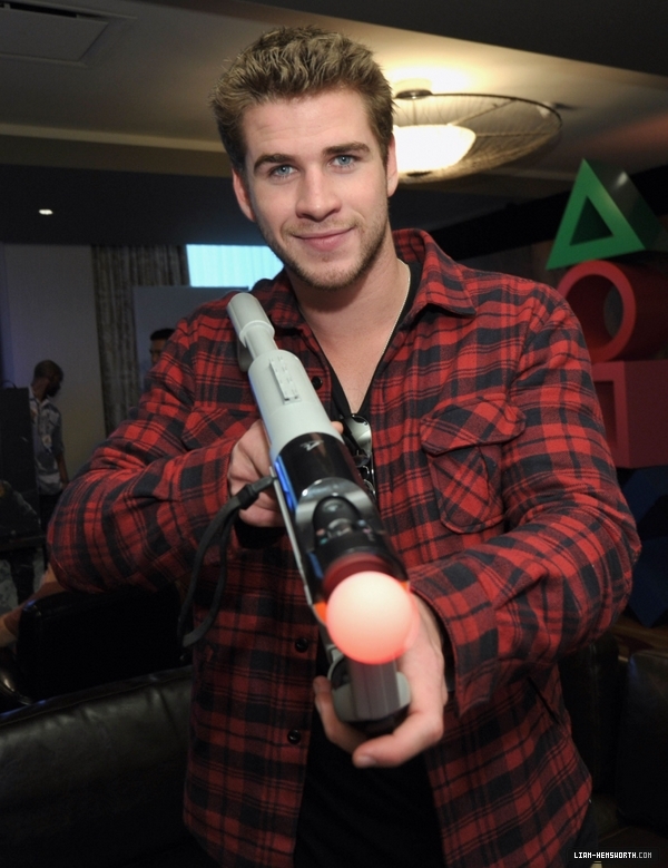 liamhemsworthorg01029.jpg