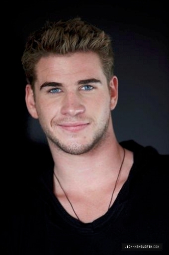 liamhemsworthorg125.jpg