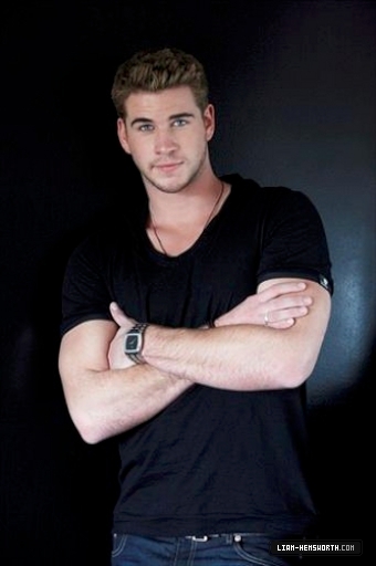 liamhemsworthorg140.jpg